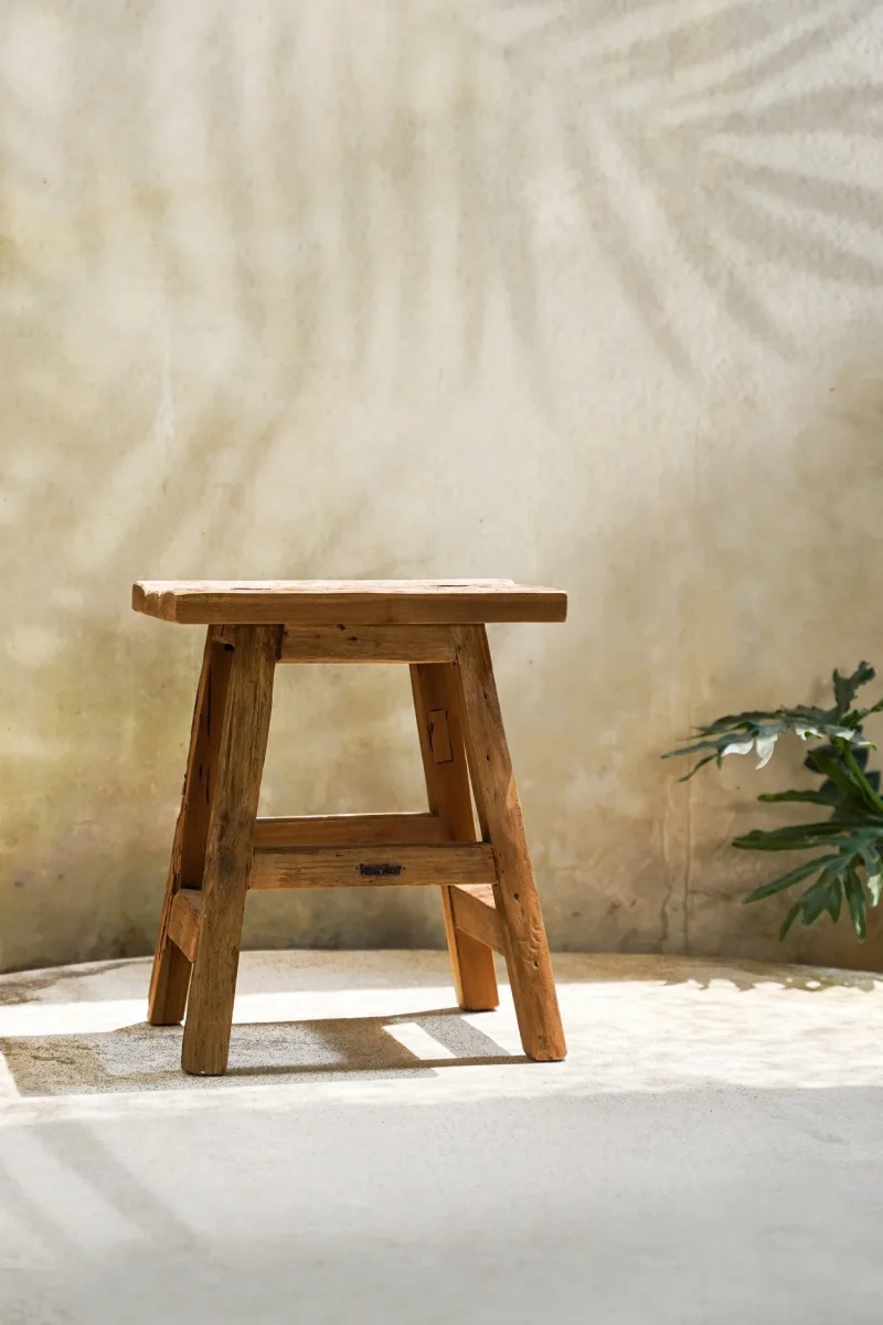 Taburete Yoke de teca reciclada natural 47 cm - Imagen 3