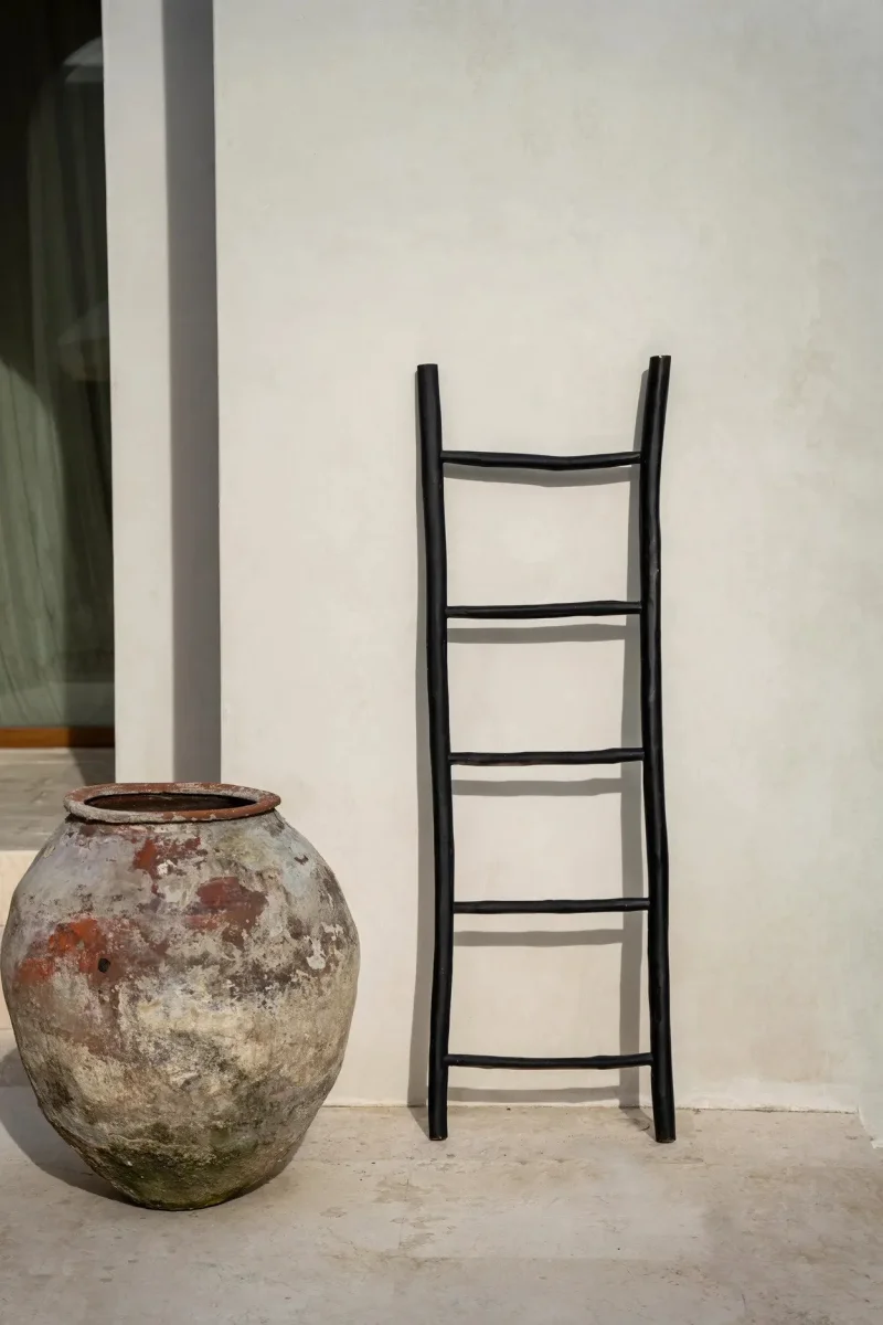 Escalera decorativa de madera de teca negra 165 cm - Imagen 7