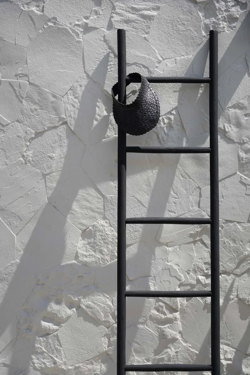 Escalera decorativa de madera de teca negra 165 cm - Imagen 5