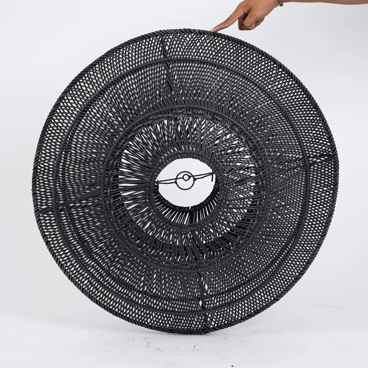 Lámpara de techo con forma de macaron de ratán negro 75 cm - Imagen 7