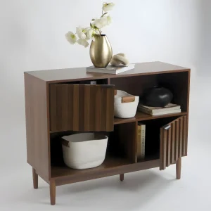 Credenza Bufetera Modelo Arno – Color Nogal, 2 Puertas y 2 Repisas, Herrajes Negros | 106x40x81