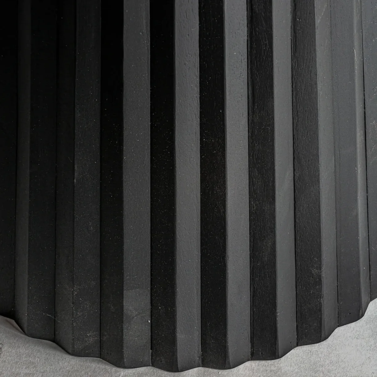 Mesa comedor de madera y mármol negro Plissé Wood - Imagen 4