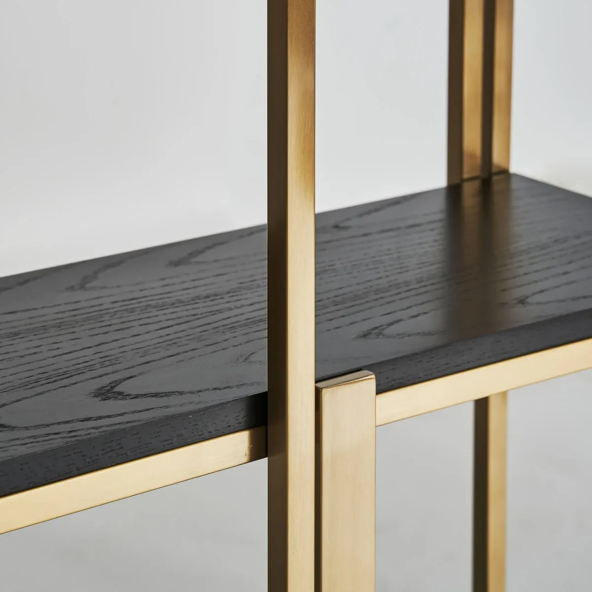Estantería de acero dorado y roble negro Leira - Imagen 5