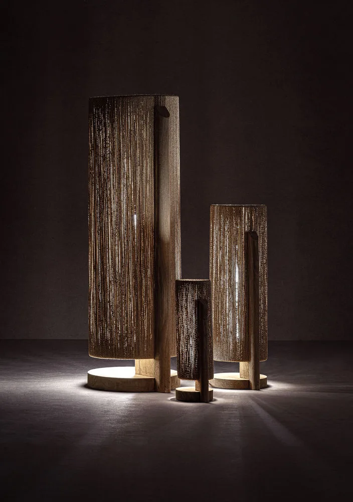 Lámpara de mesa de madera y rafia Jacquard - Imagen 5
