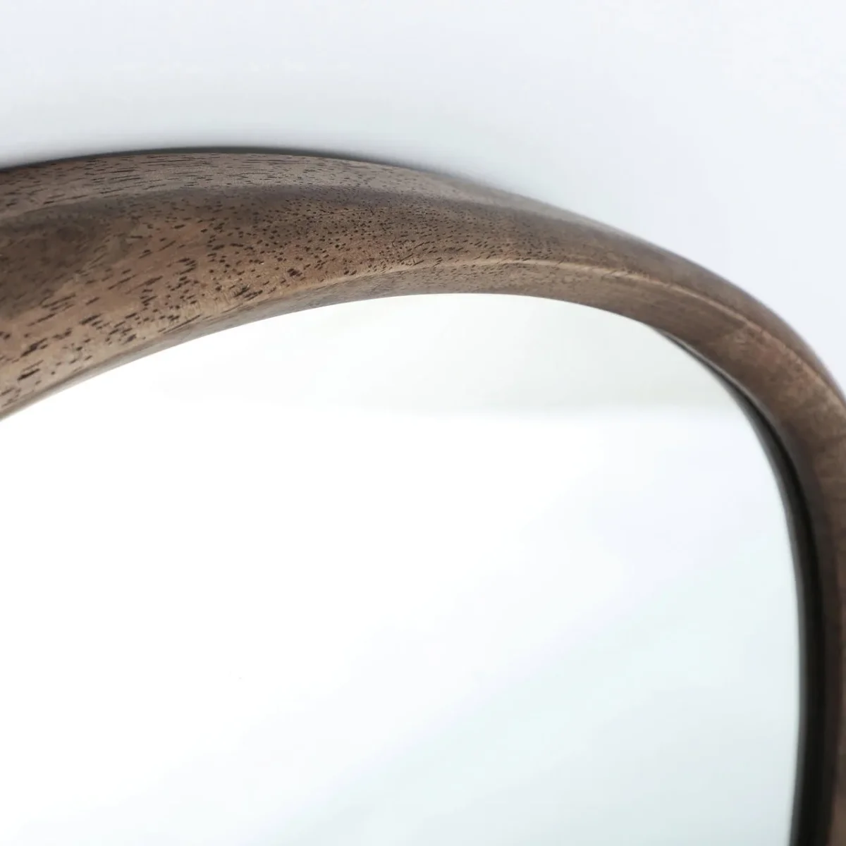 Espejo de madera asimétrico Lubeca 64×78 cm - Imagen 5