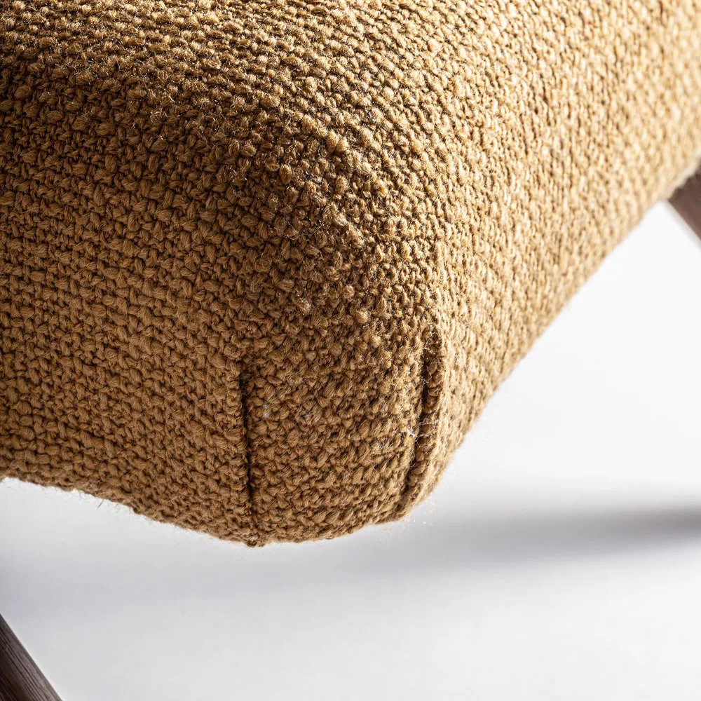 Sillón tapizado en ocre y estampado Kalesha - Imagen 8