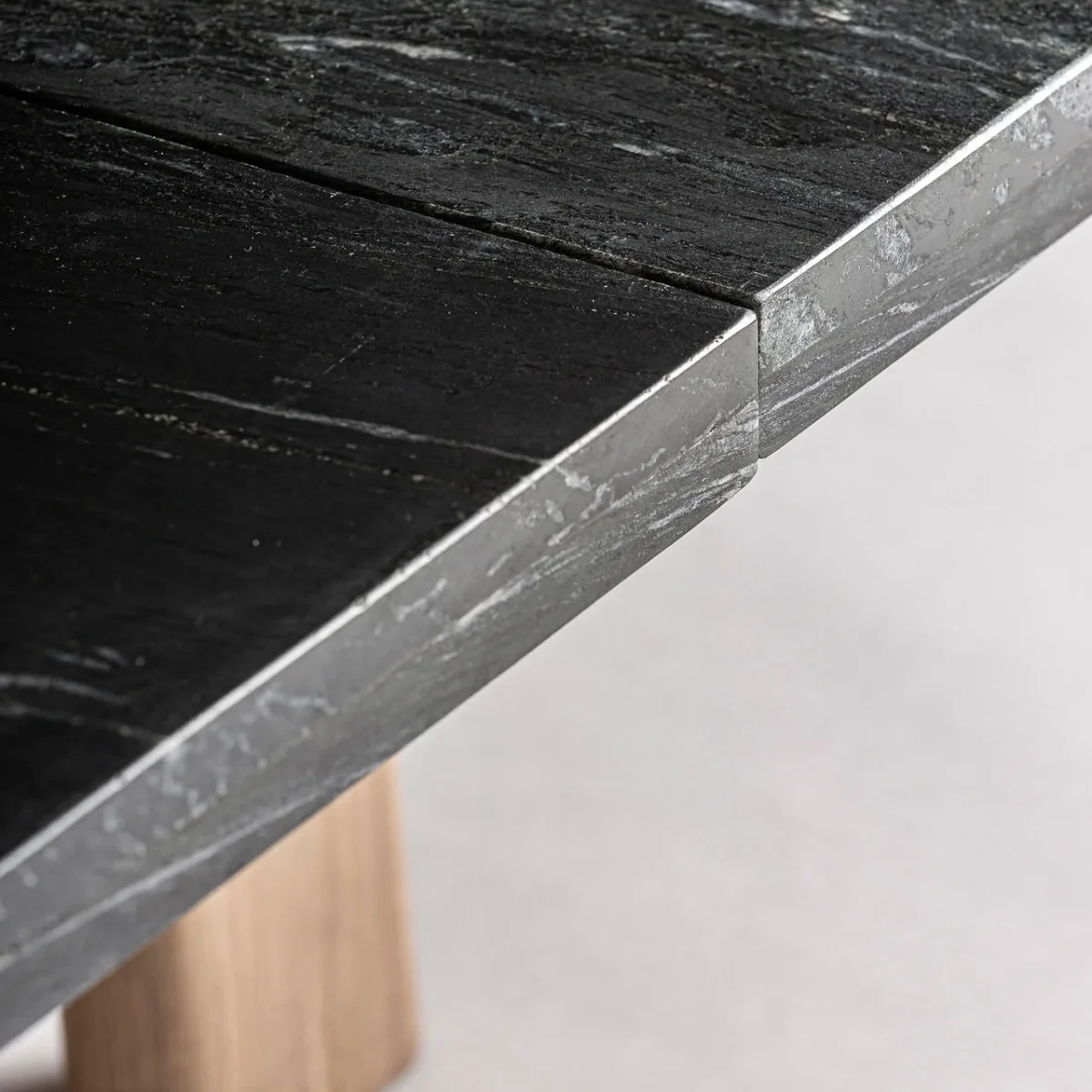 Mesa de centro Nara de mármol negro y roble 160 cm - Imagen 7