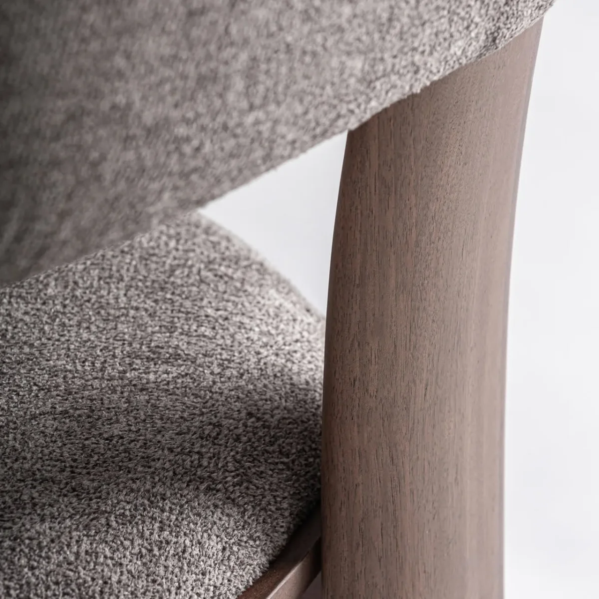 Silla tapizada topo con madera de fresno nogal Devillac - Imagen 9