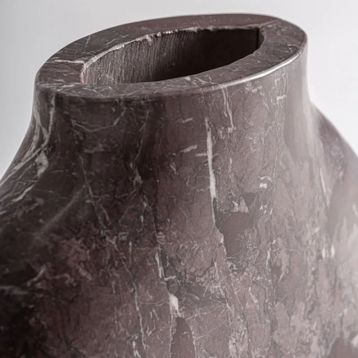 Jarrón de mármol marrón Nethen - Imagen 3