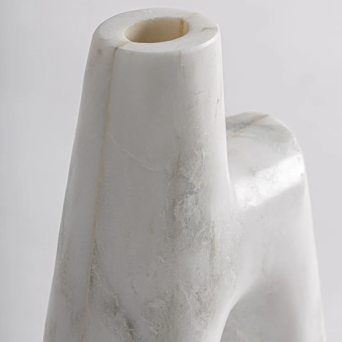 Figura decorativa de ónix blanco 20×31 cm Lasne - Imagen 3