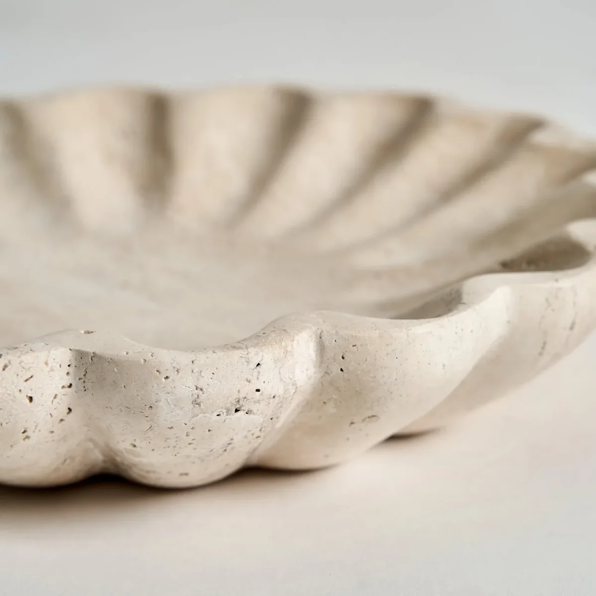 Centro de mesa de travertino crema 30×30 cm Motrus - Imagen 4