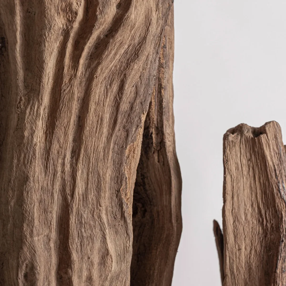 Escultura de pie de madera de teca 200 cm Balto - Imagen 3