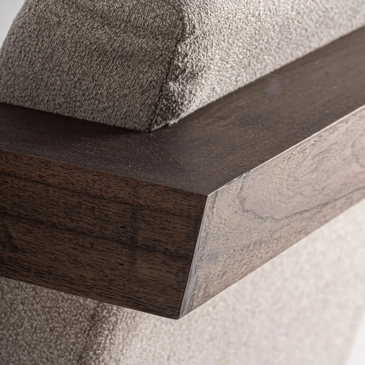 Sillón de madera maciza en color crema Virazeil - Imagen 9