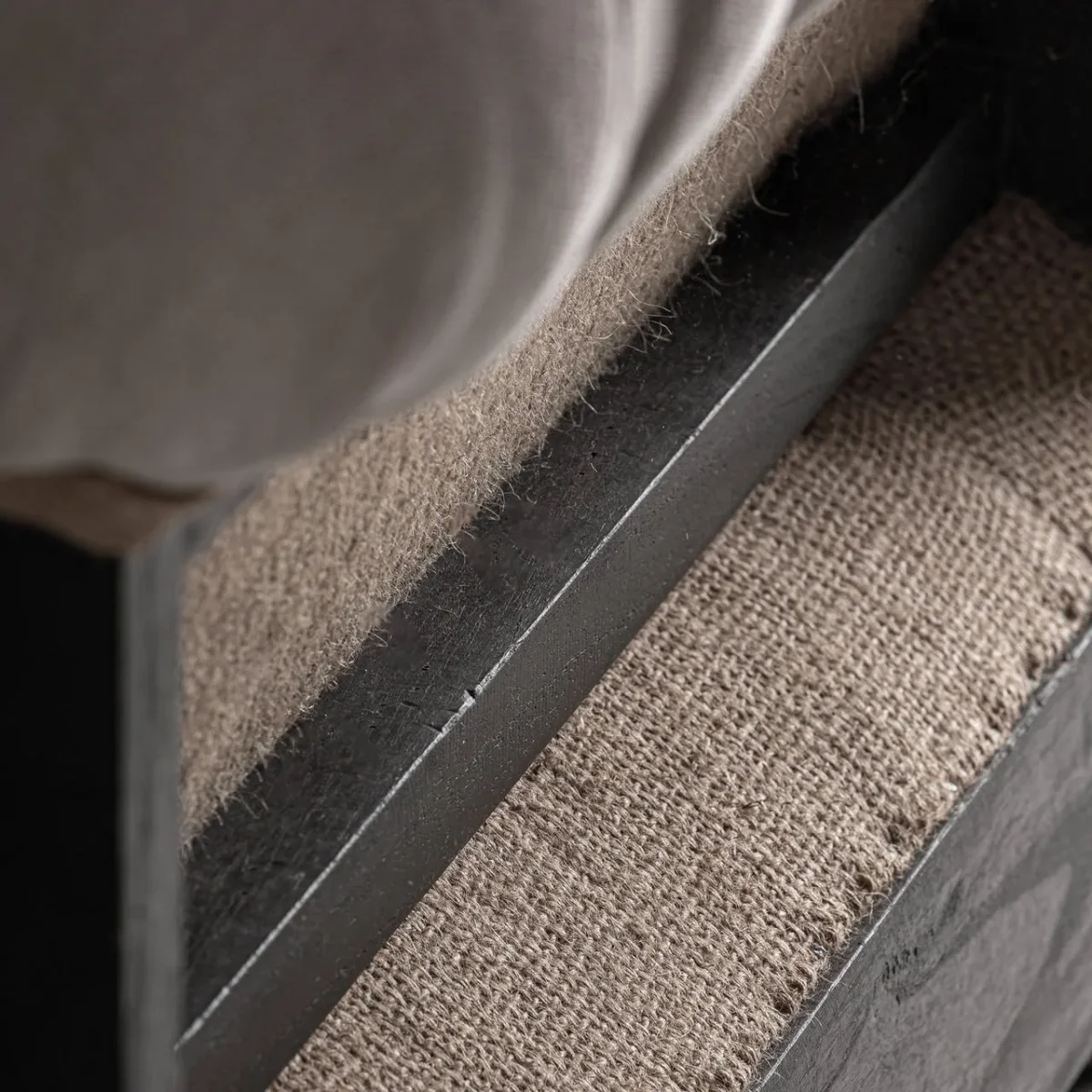 Sofá beige de madera maciza negra 240 cm Gore - Imagen 9