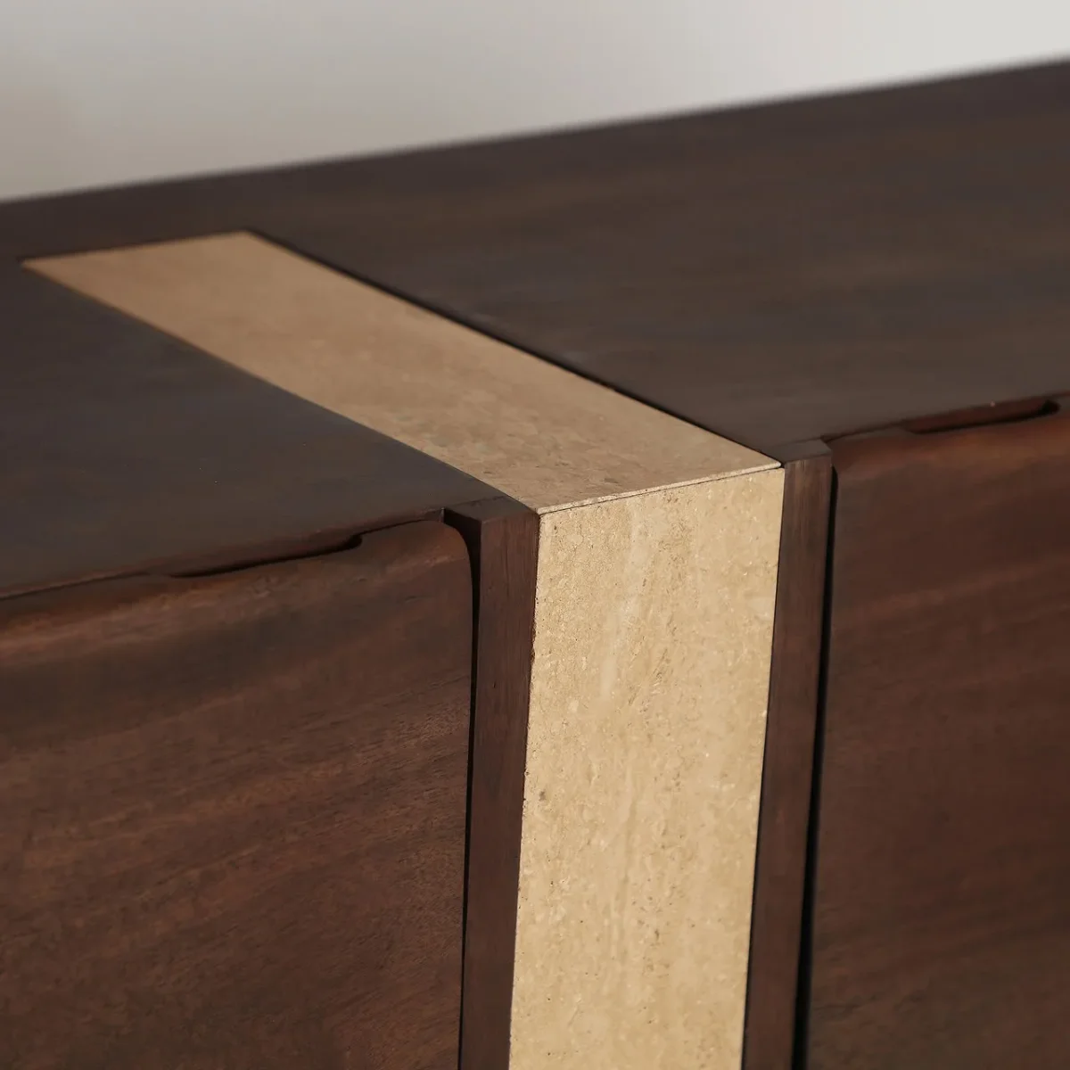 Mueble TV de madera y travetino BRAINE - Imagen 5