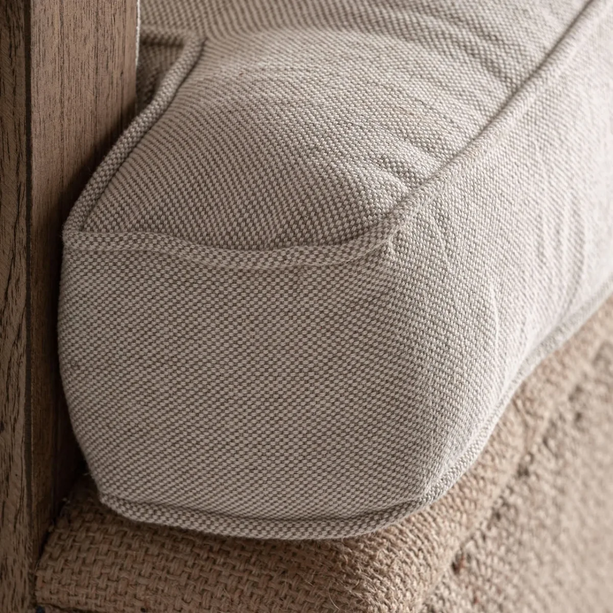 Sillón con respaldo alto de madera y lino Arbaz - Imagen 8