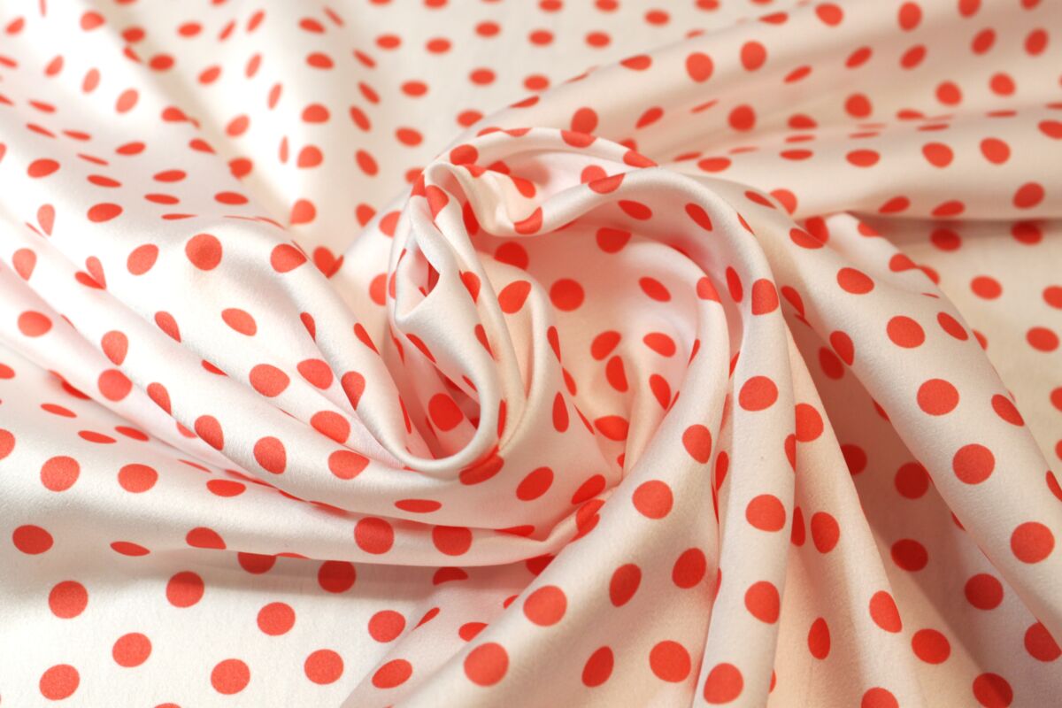 Seda estampada lunares coral