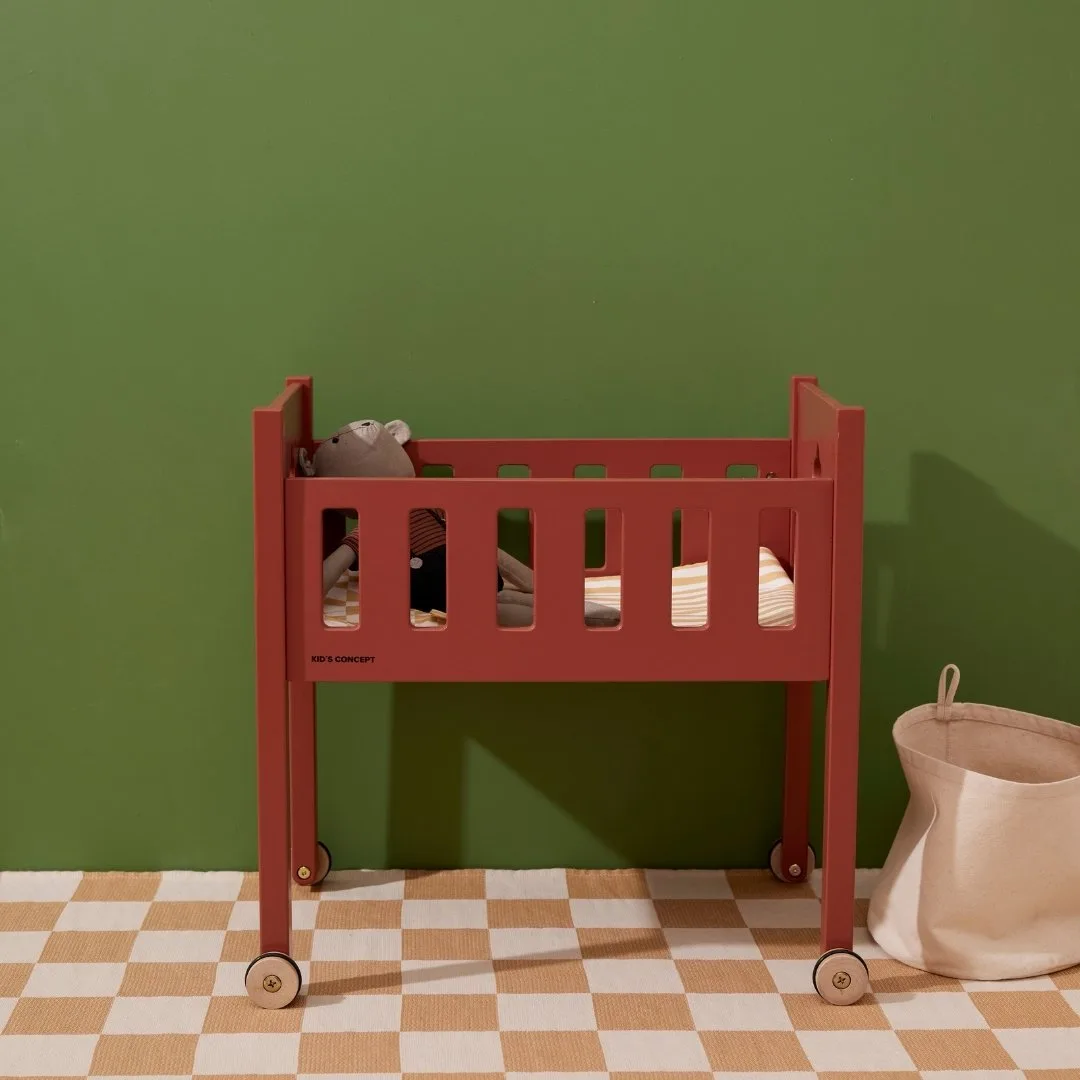 Cama de muñecas de madera con ruedas - Imagen 7