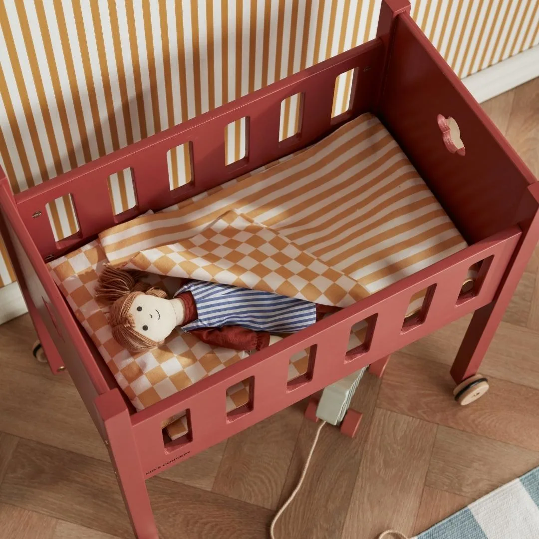 Cama de muñecas de madera con ruedas - Imagen 3