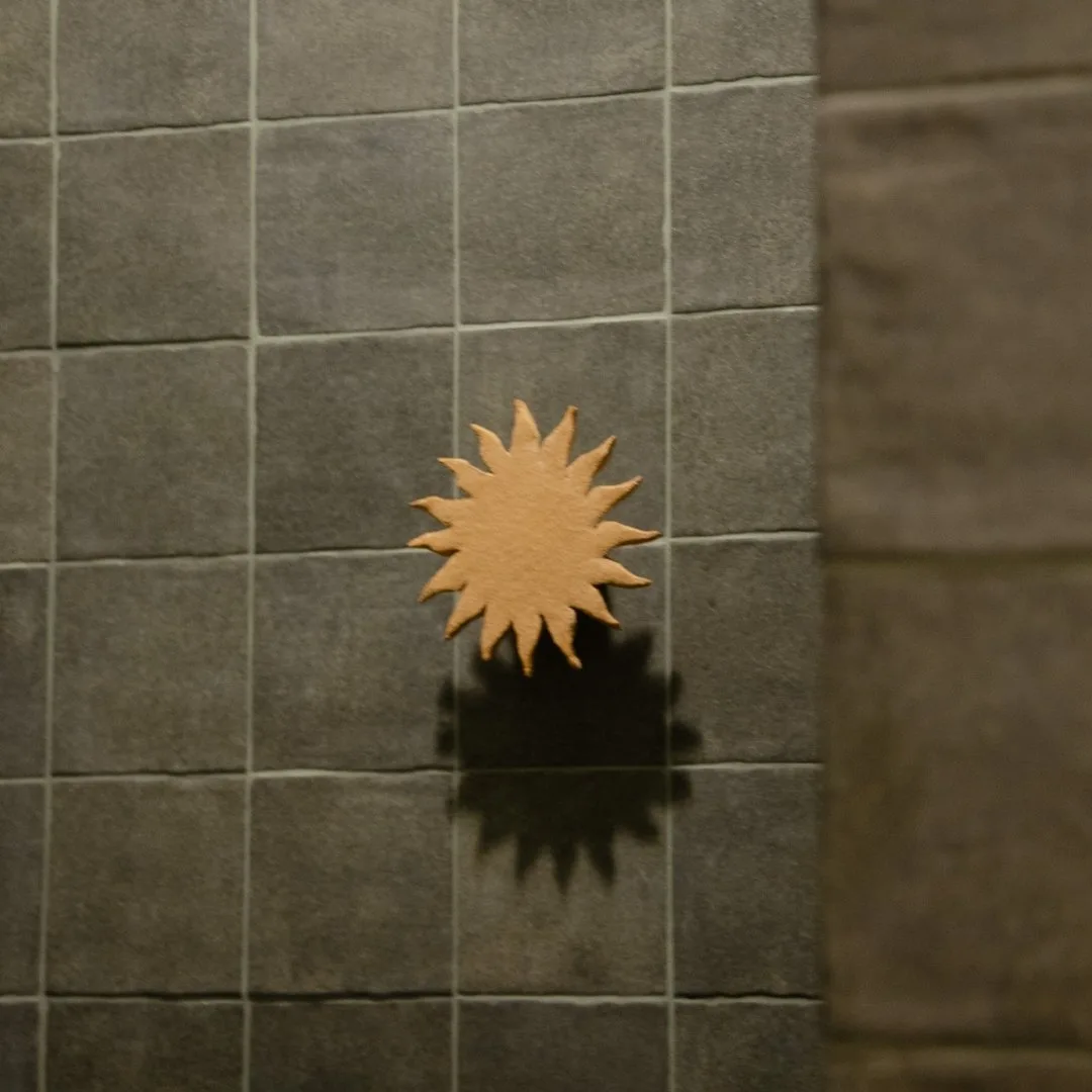 Colgador de Pared SUN de Cerámica Dorada - Imagen 4