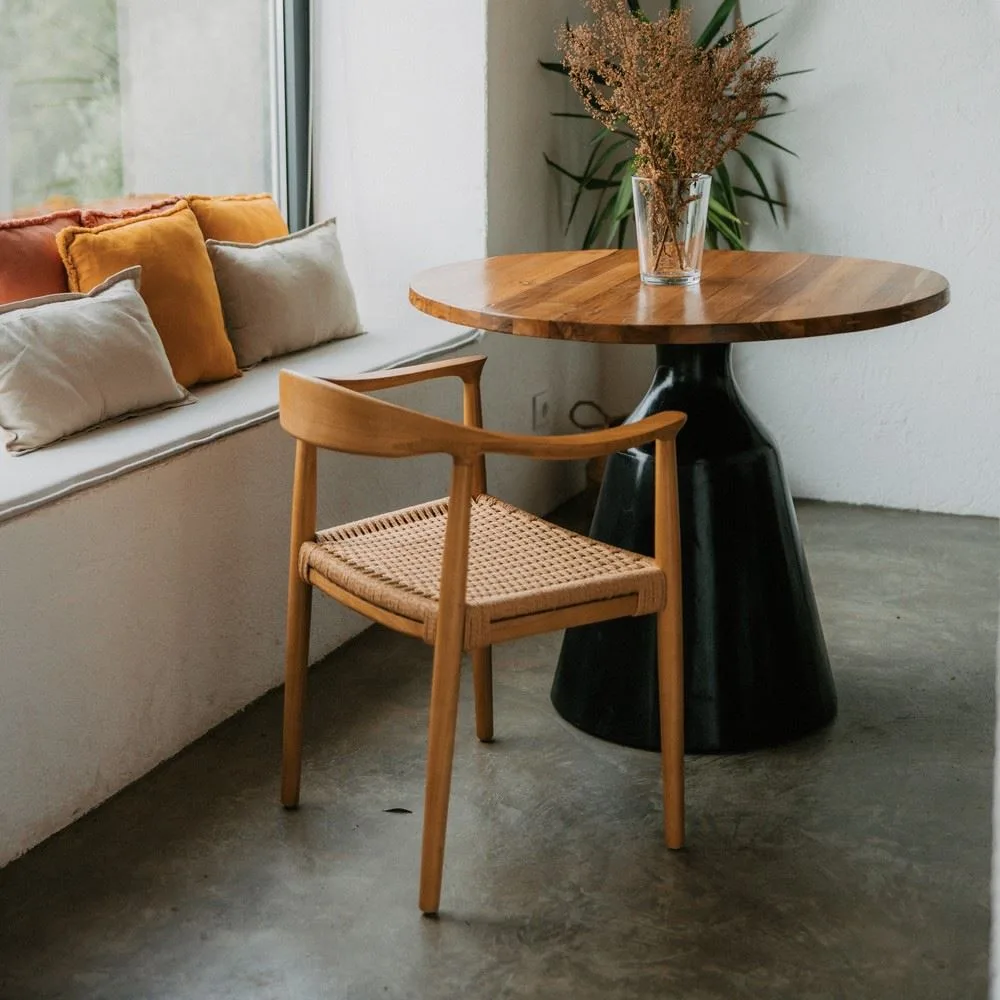 Silla de madera de olmo y cuerda natural con brazos - Imagen 3